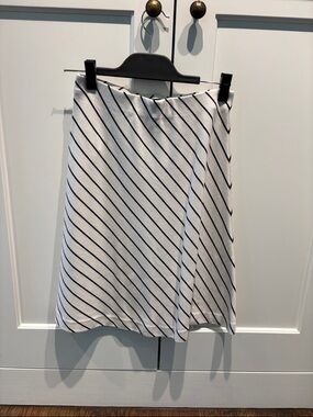 Ann Taylor Classic White & Black Diagonal Stripe A-Line Skirt
